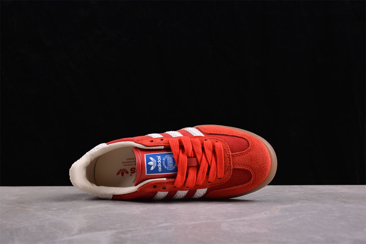Gazelle Red / White
