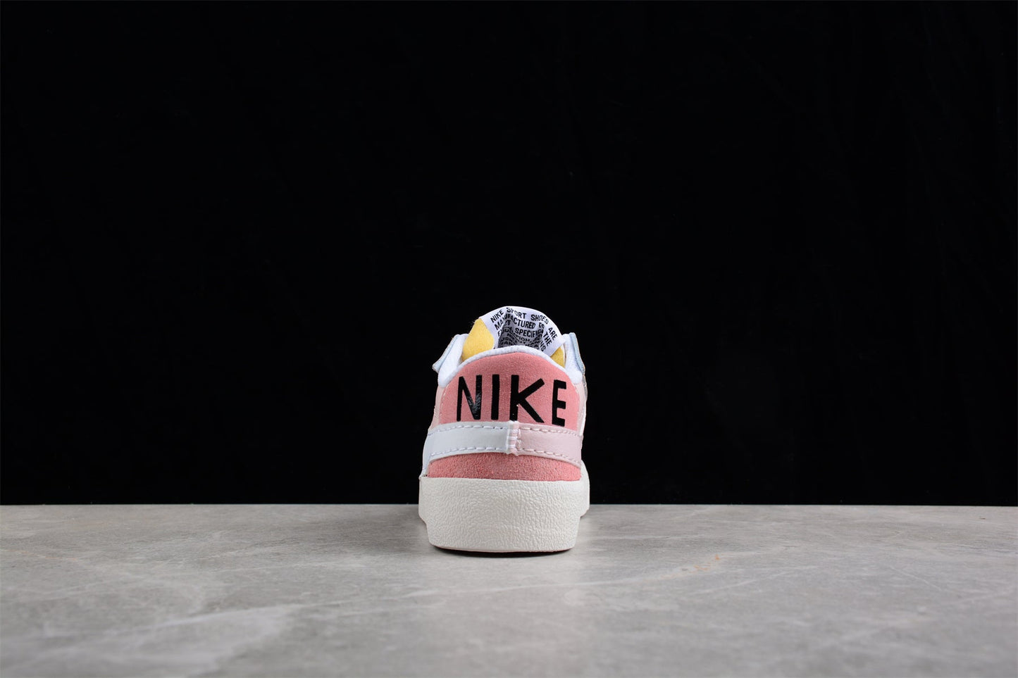 Blazer Low ’77 Pink / Beige / White