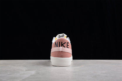 Blazer Low ’77 White / Pink
