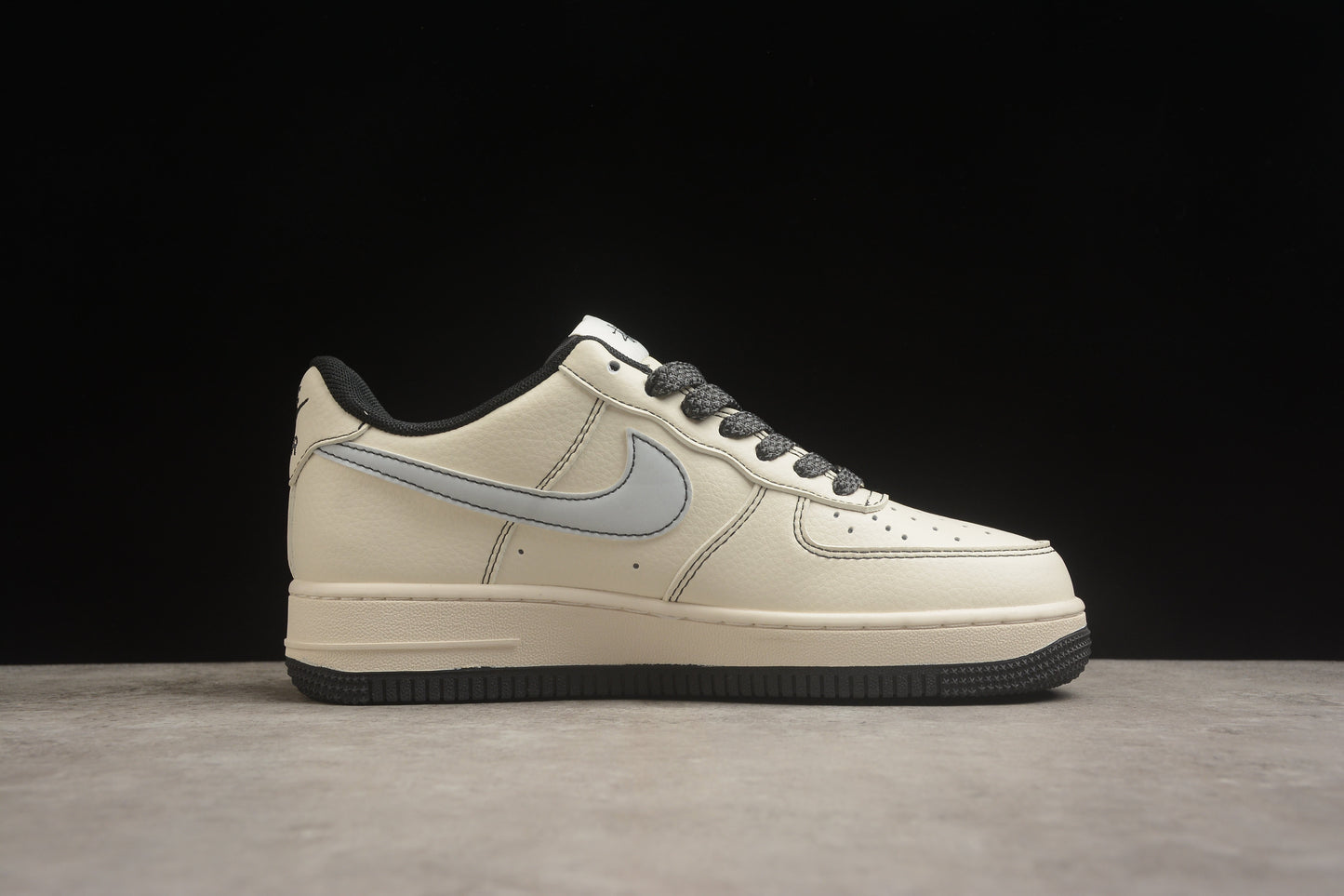 Air Force 1 ’07 Beige / Carbon Black
