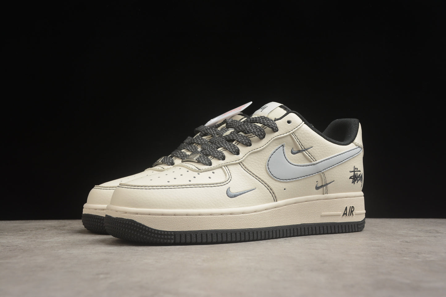Air Force 1 ’07 Beige / Carbon Black