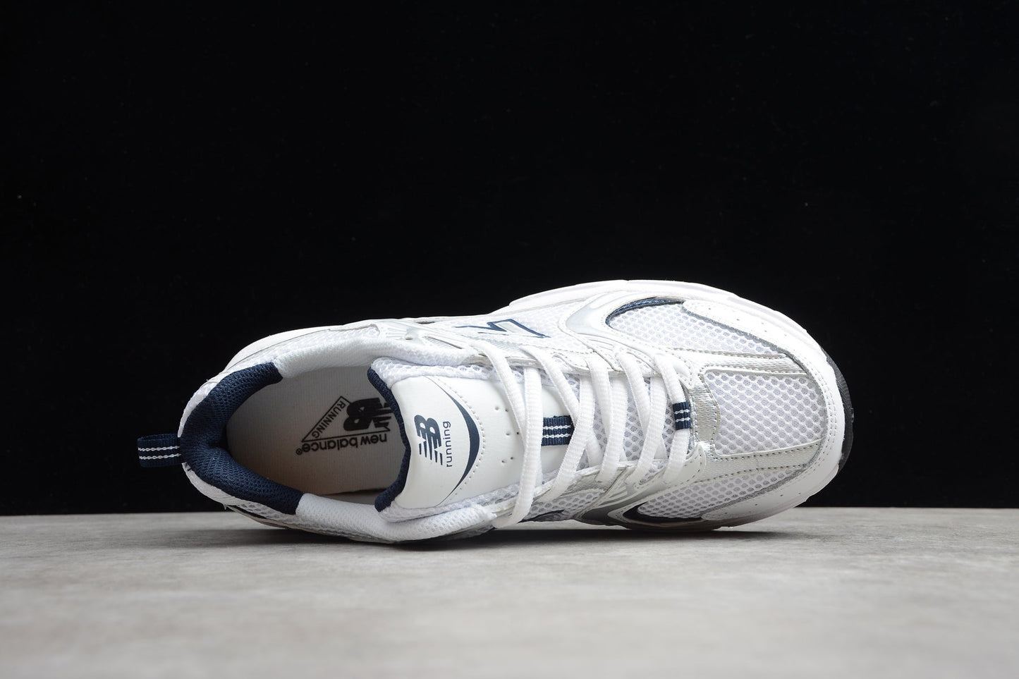 NB 530 White / Navy Blue