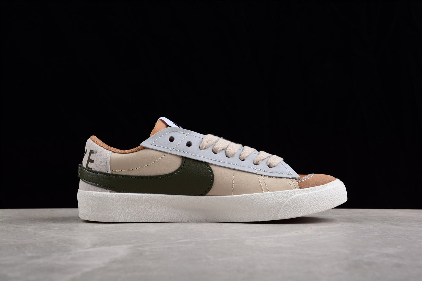 Blazer Low ’77 Beige / Olive Green
