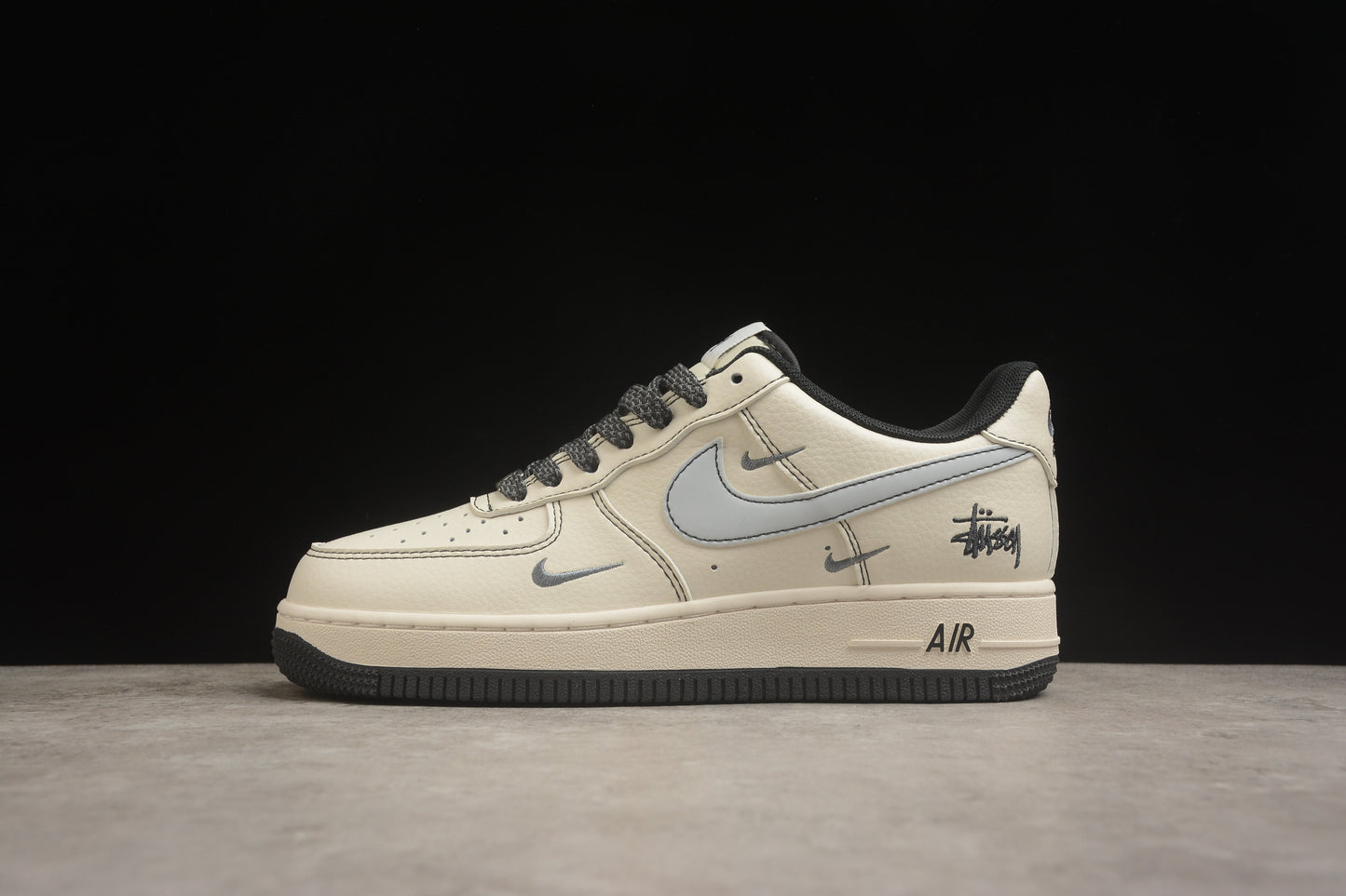 Air Force 1 ’07 Beige / Carbon Black