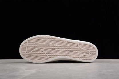 Blazer Low ’77 Beige / Olive Green