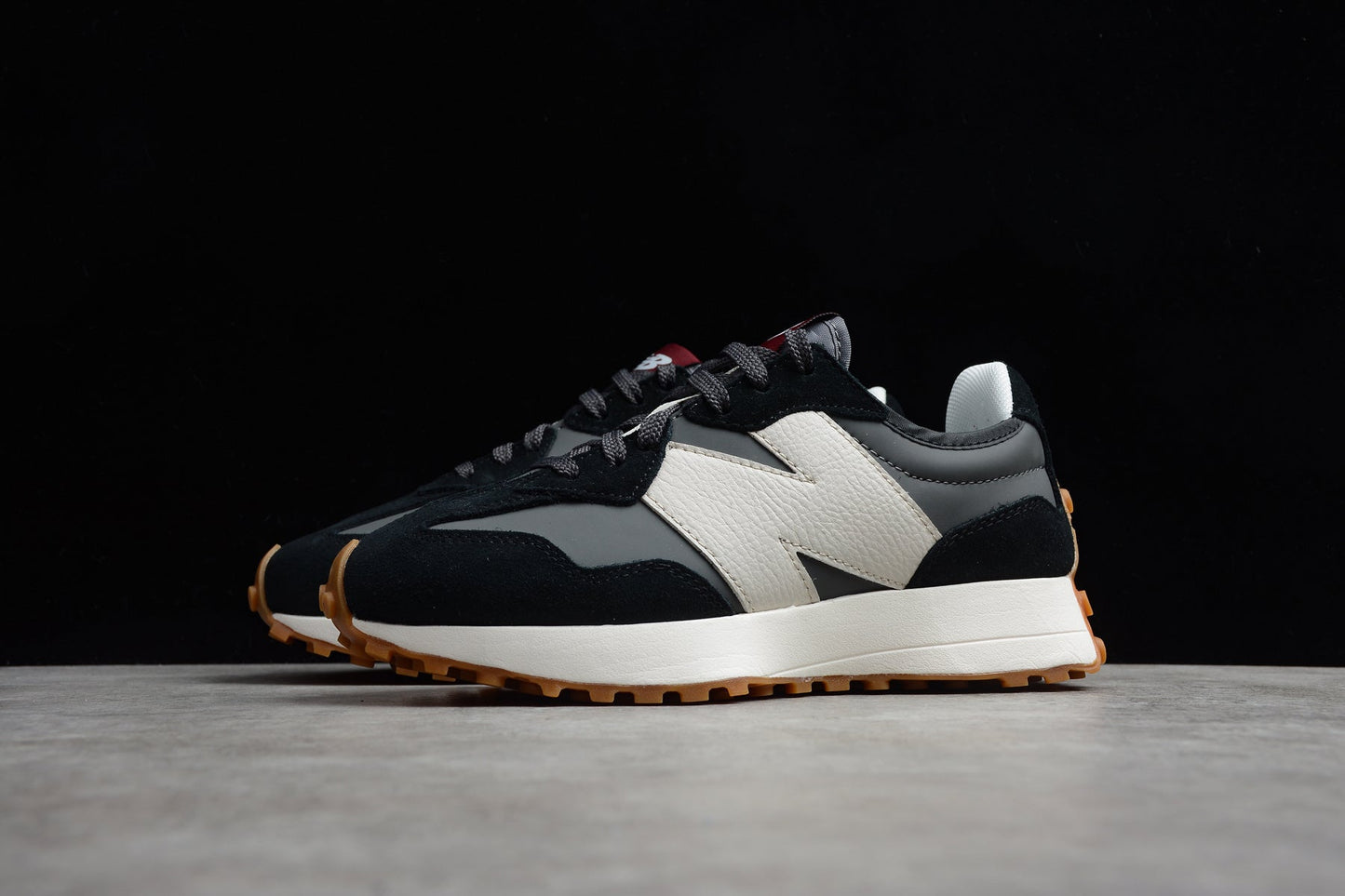 New Balance 327 Black / Off-White