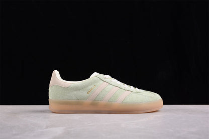Gazelle Pastel Green / White