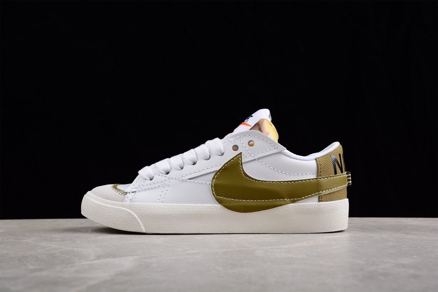 Blazer Low ’77 White / Gold